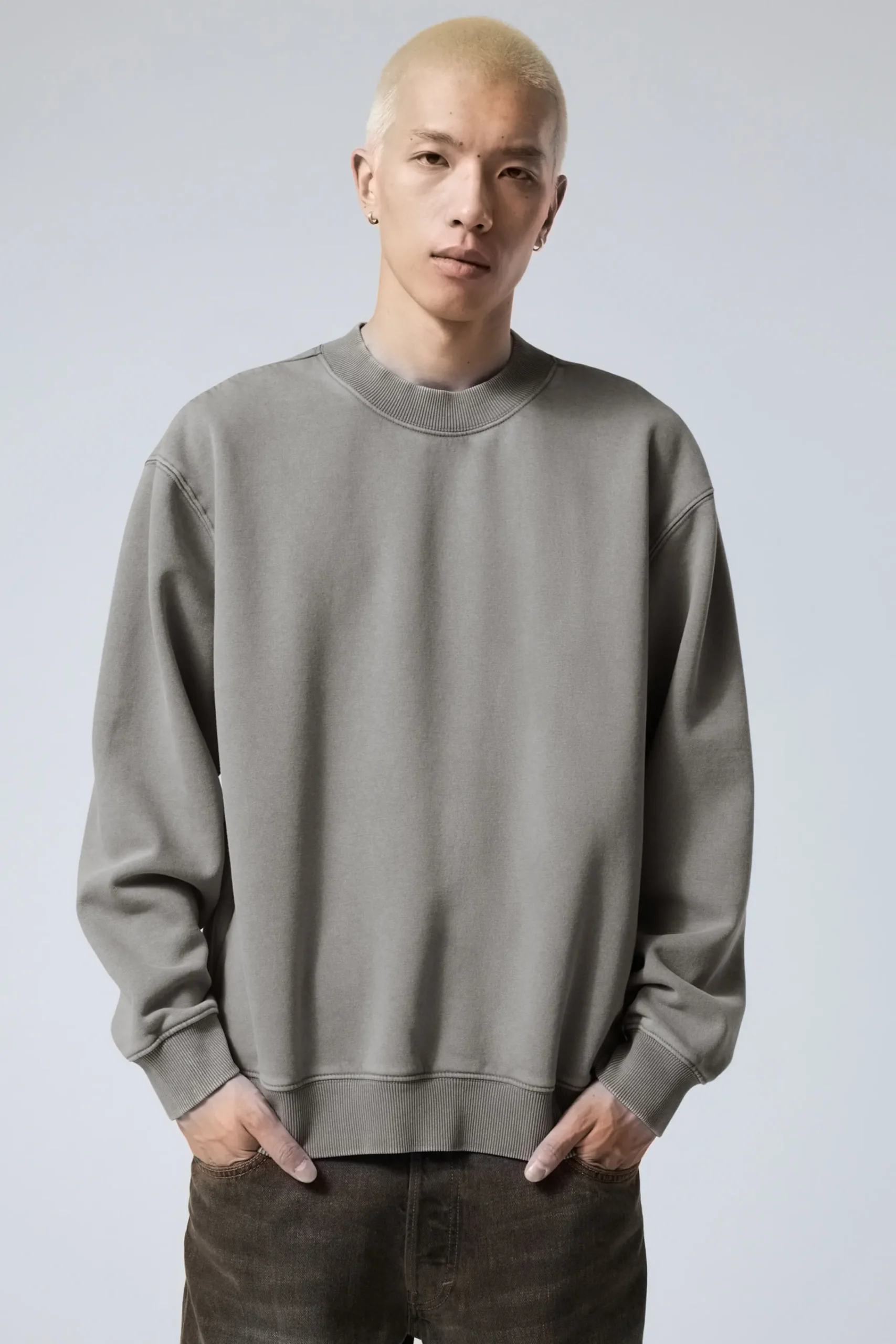 Weekday Sweatshirts | Basplagg<SWEATSHIRT MED AVSLAPPNAD PASSFORM