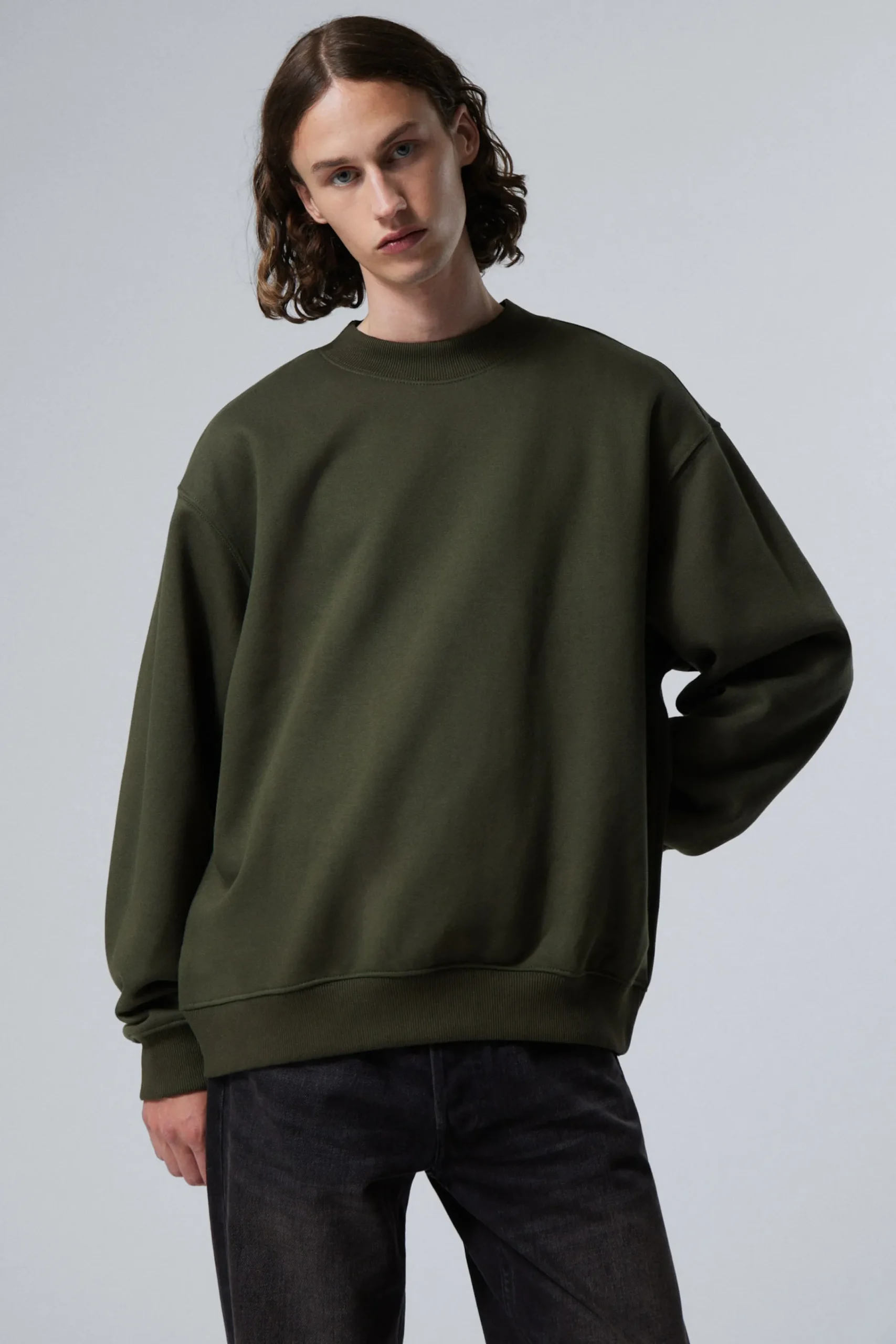 Weekday Sweatshirts | Basplagg<SWEATSHIRT MED AVSLAPPNAD PASSFORM