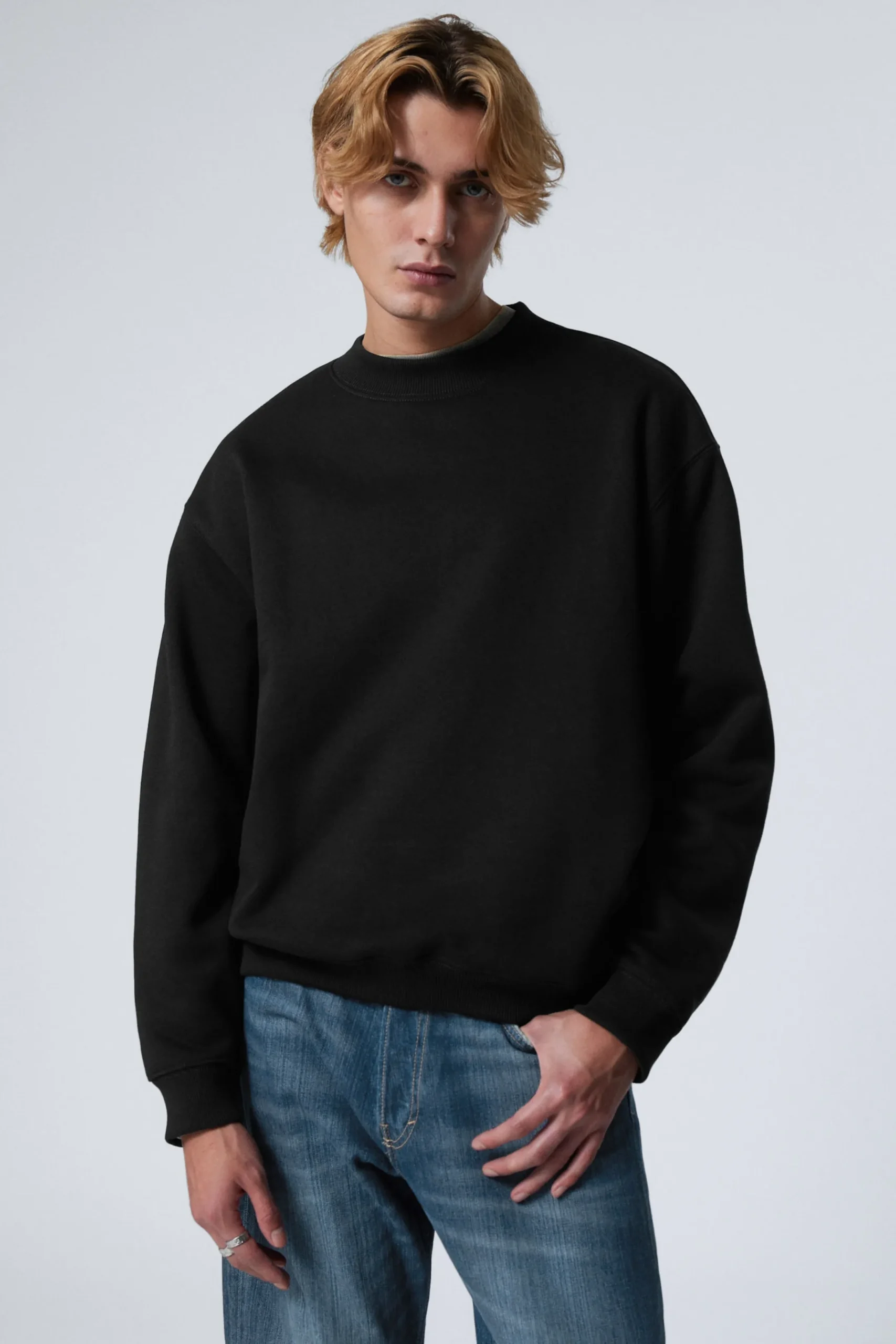 Weekday Sweatshirts | Basplagg<SWEATSHIRT MED AVSLAPPNAD PASSFORM