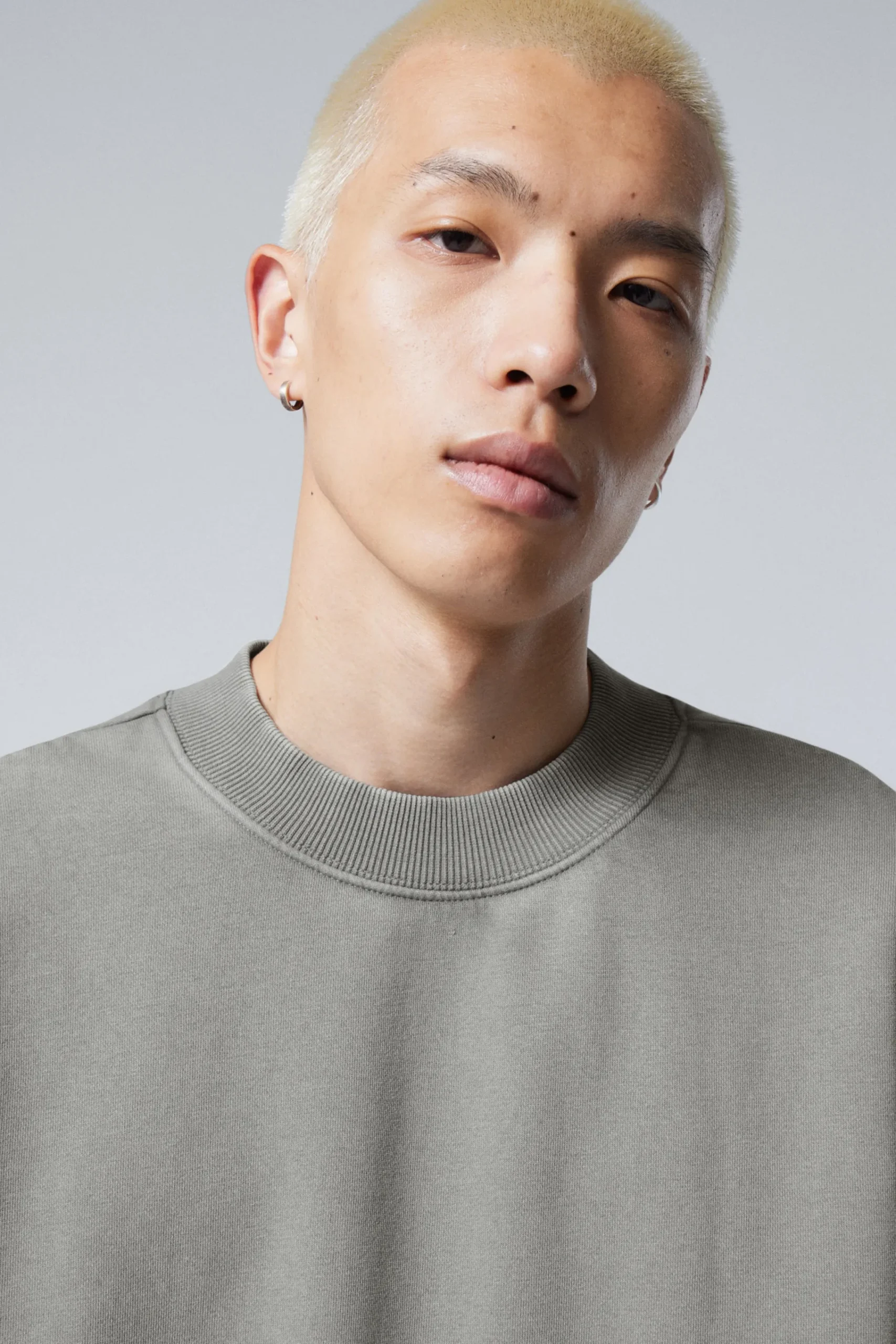 Weekday Sweatshirts | Basplagg<SWEATSHIRT MED AVSLAPPNAD PASSFORM