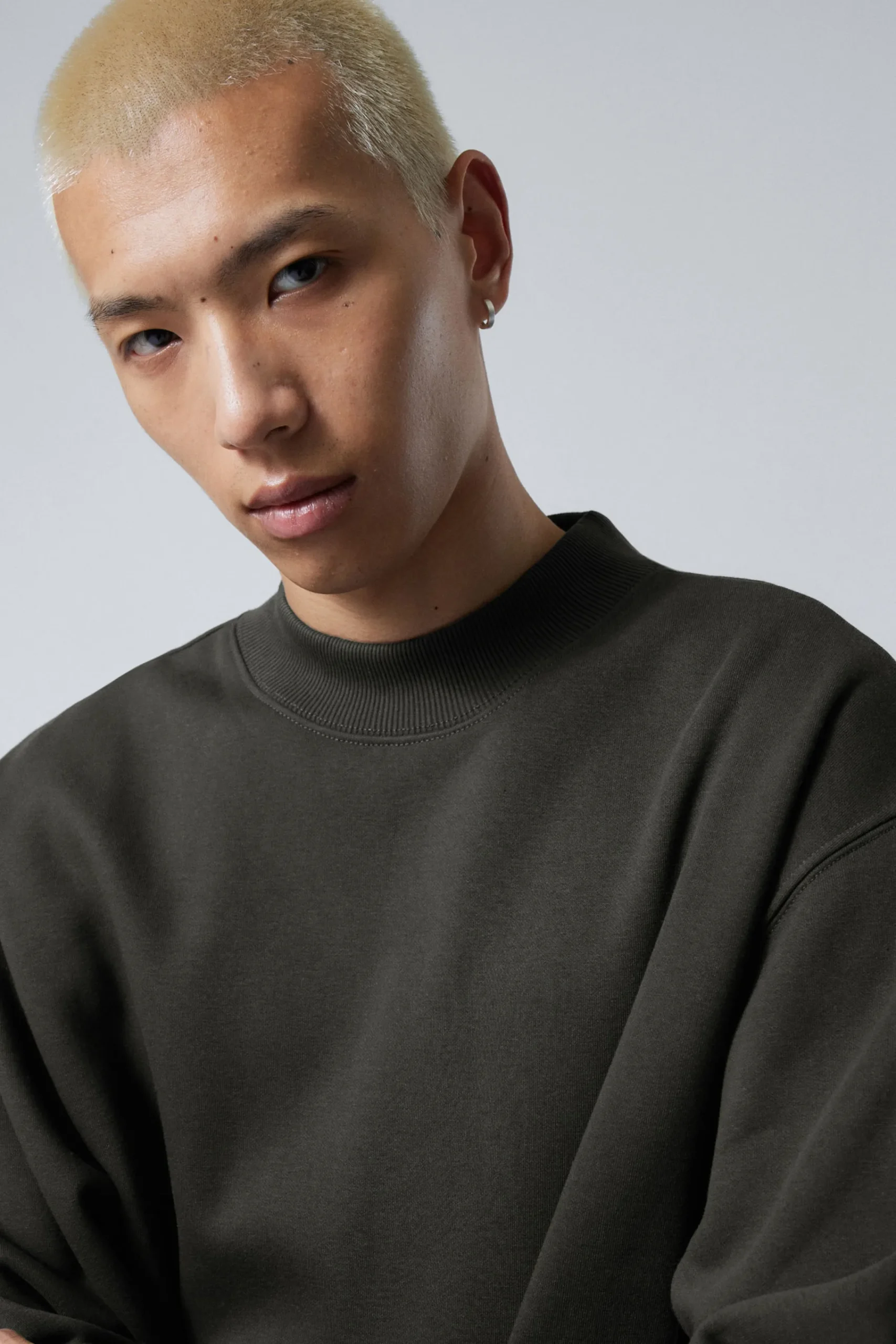 Weekday Sweatshirts | Basplagg<SWEATSHIRT MED AVSLAPPNAD PASSFORM