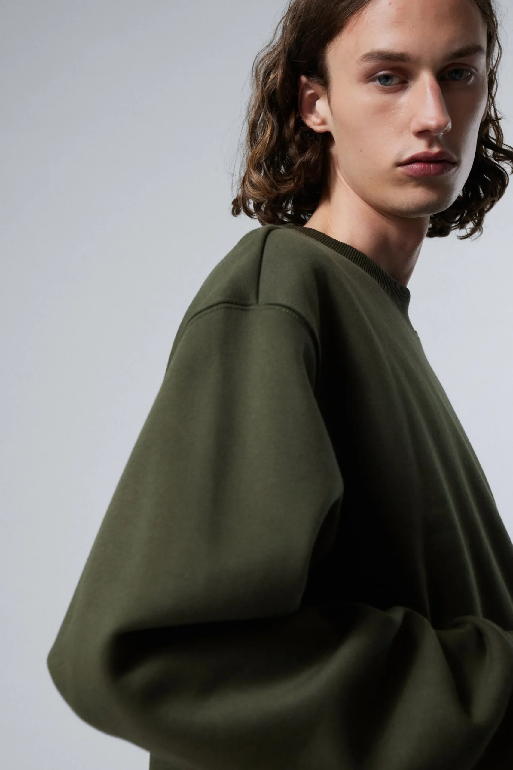 Weekday Sweatshirts | Basplagg<SWEATSHIRT MED AVSLAPPNAD PASSFORM