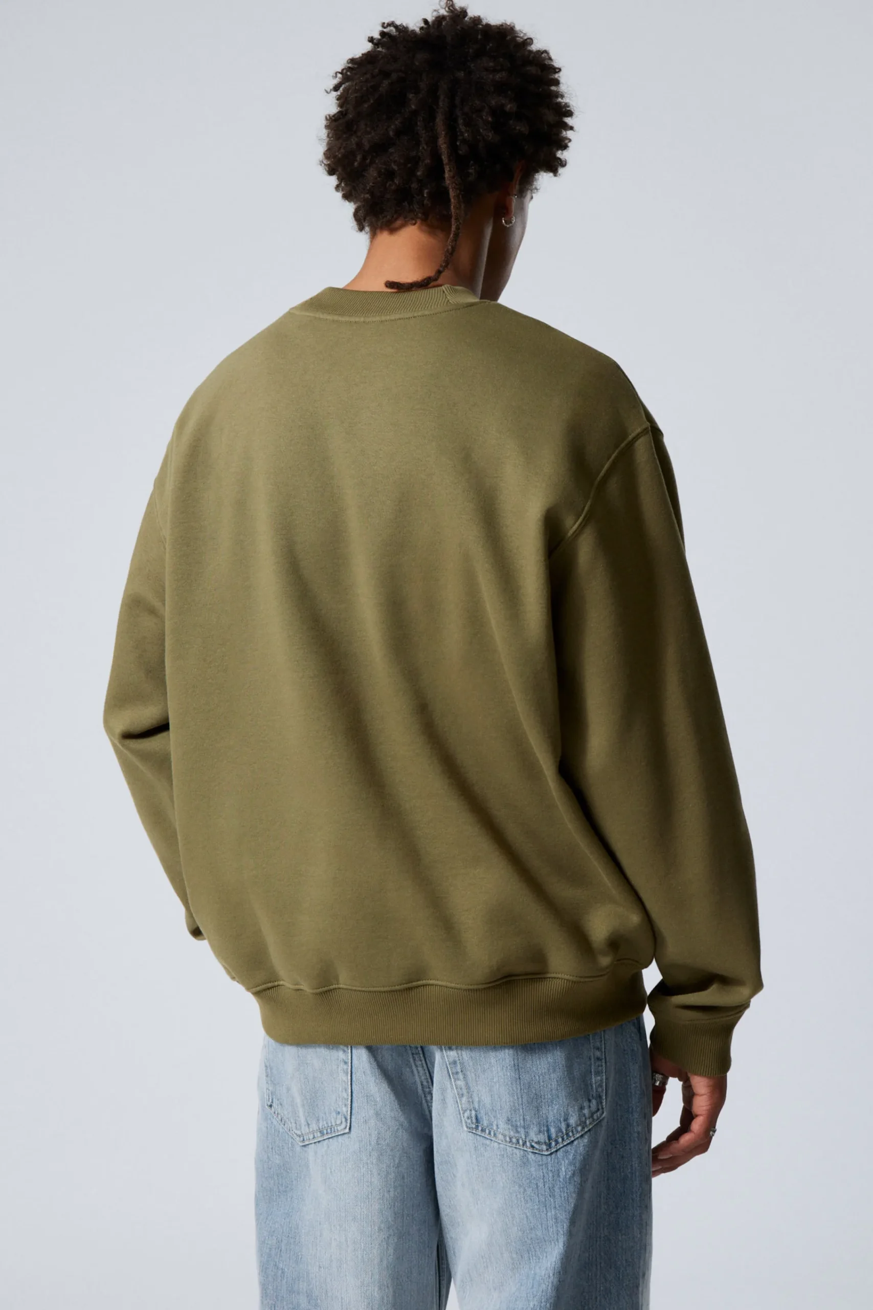 sweatshirt_med_avslappnad_passform_3-4.webp Weekday Sweatshirts | Basplagg<SWEATSHIRT MED AVSLAPPNAD PASSFORM