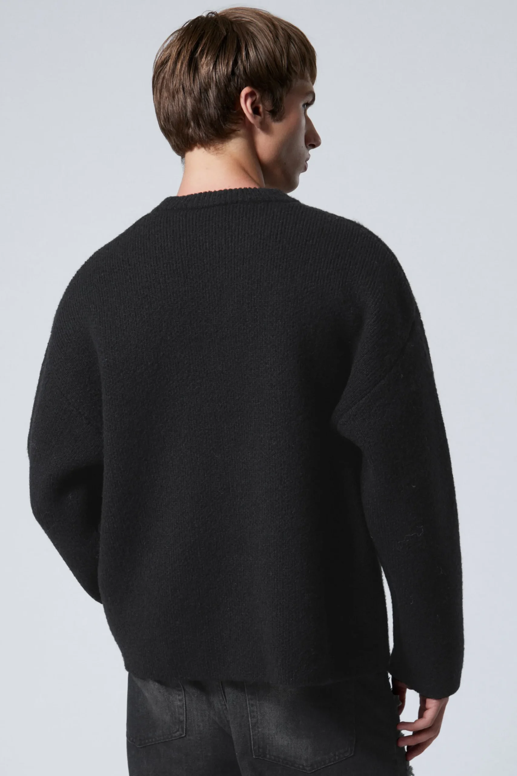 teo_oversized_wool_blend_knit_sweater_3.webp Weekday Stickat<TEO OVERSIZED WOOL BLEND KNIT SWEATER
