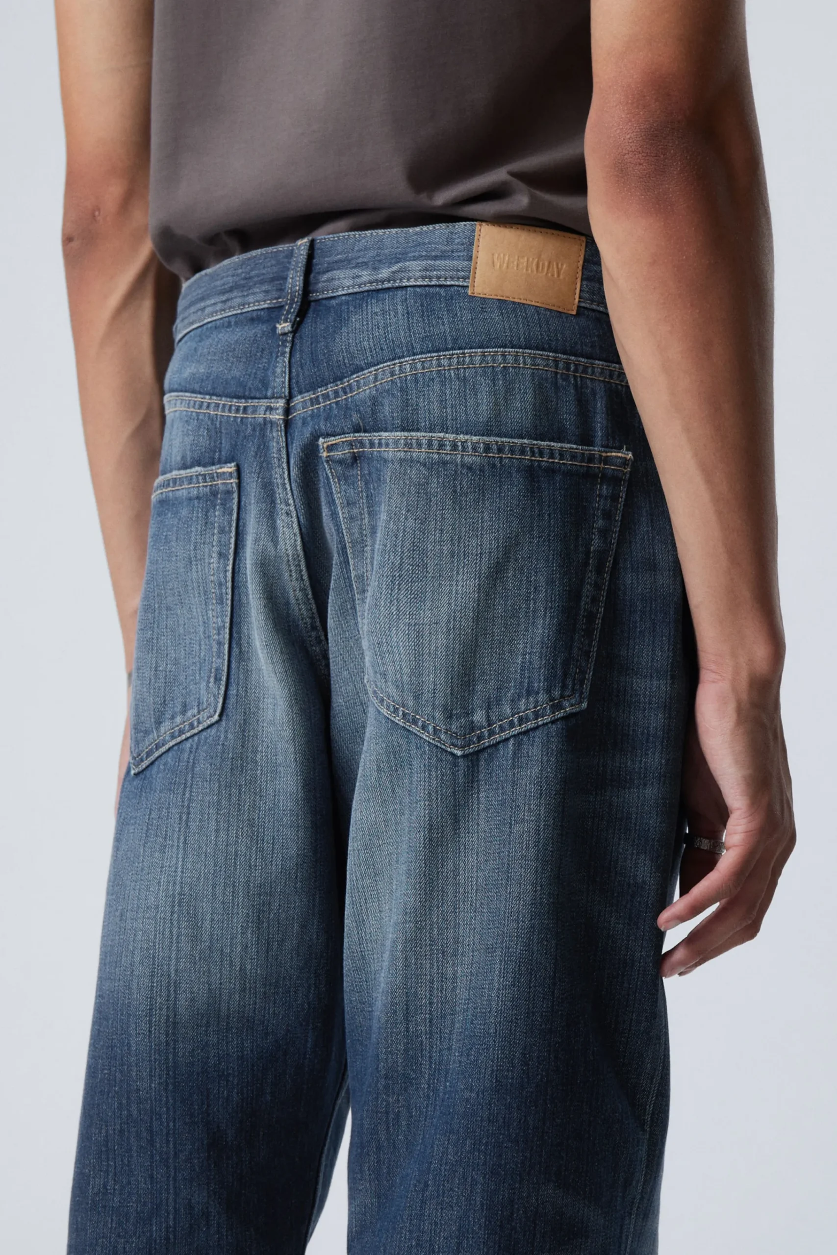 time_loose_bootcut_leg_jeans_3.webp Weekday Jeans<TIME LOOSE BOOTCUT LEG JEANS