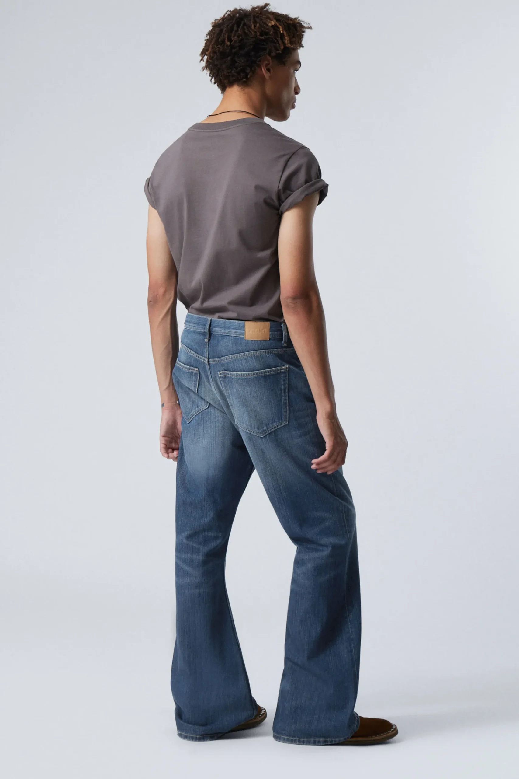 time_loose_bootcut_leg_jeans_4.webp Weekday Jeans<TIME LOOSE BOOTCUT LEG JEANS