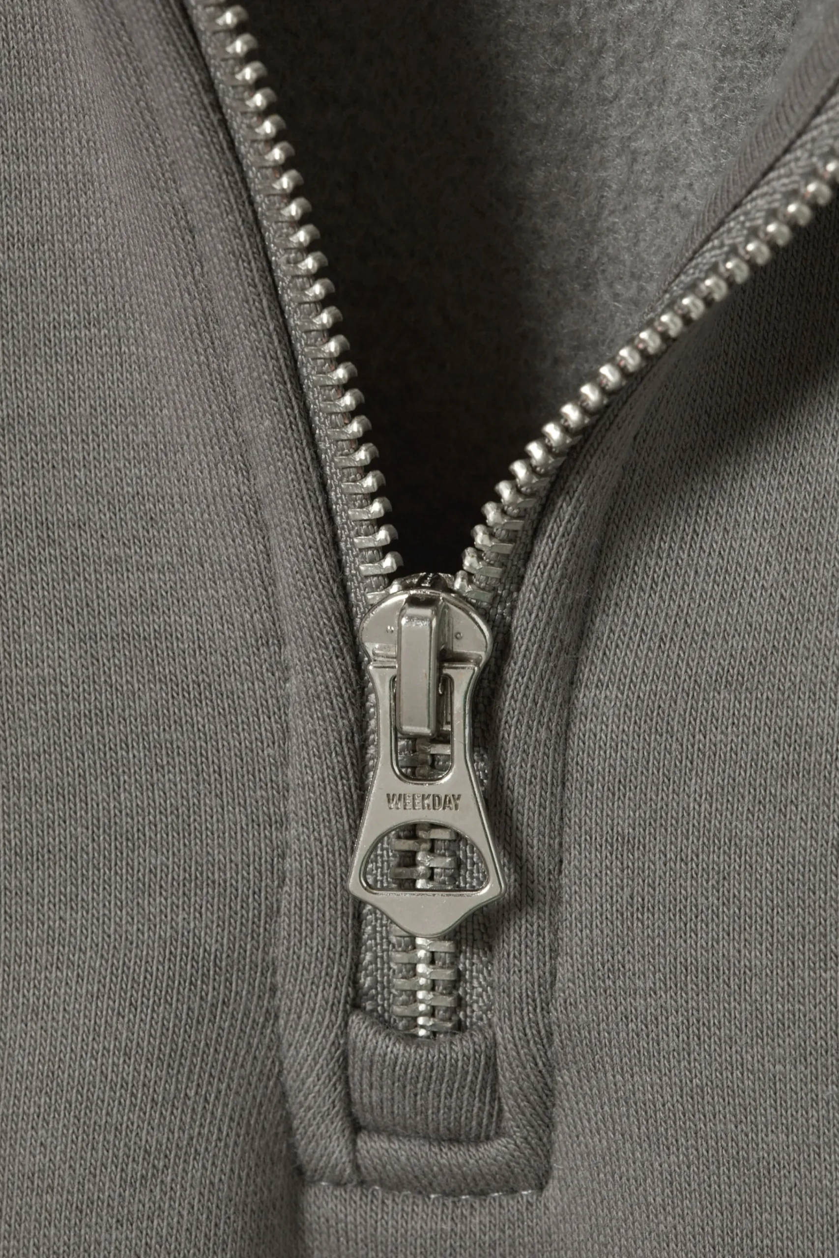 Weekday Sweatshirts | Basplagg<TUNG AVSLAPPNAD HALV-ZIP TRÖJA