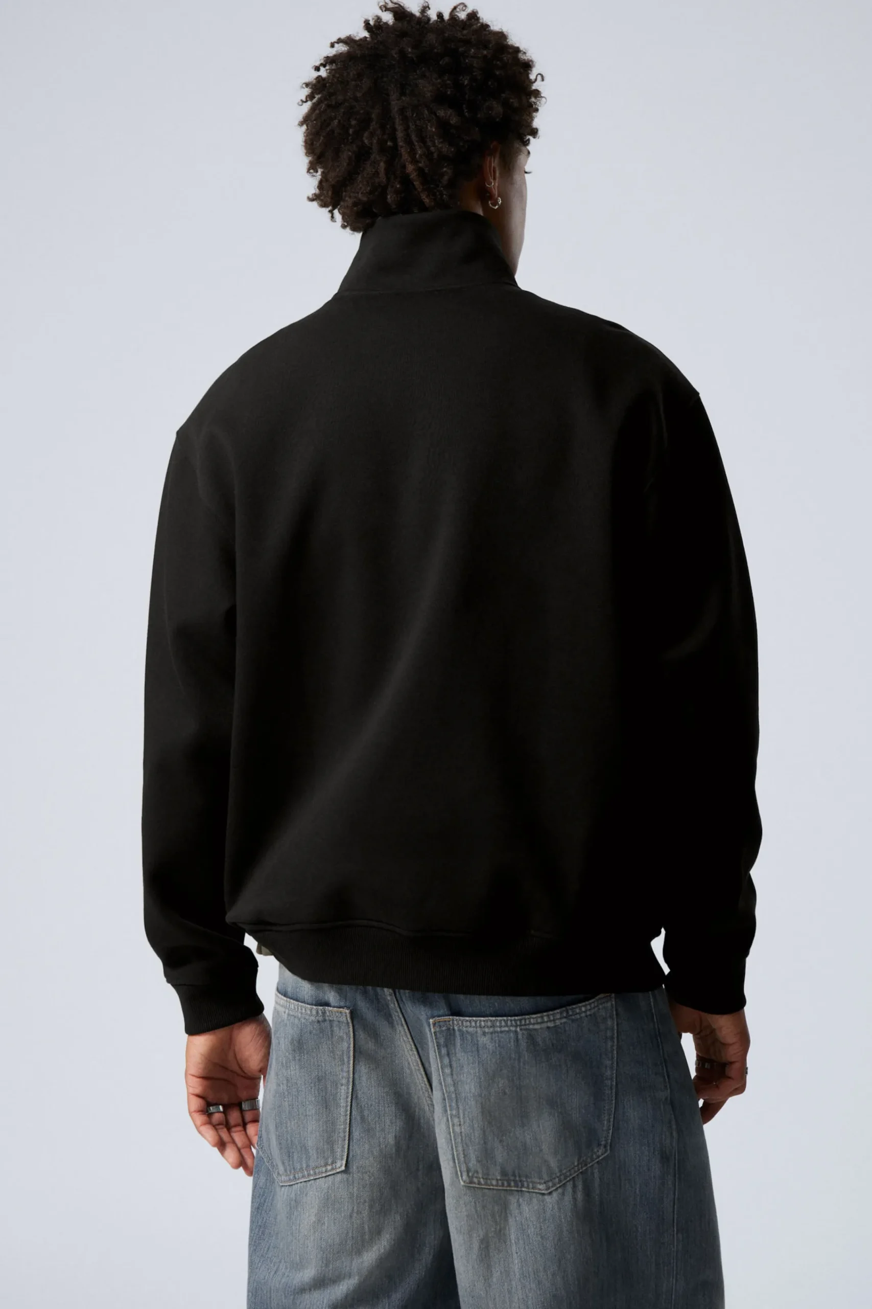 tung_avslappnad_halvzip_trja_3-2.webp Weekday Sweatshirts | Basplagg<TUNG AVSLAPPNAD HALV-ZIP TRÖJA
