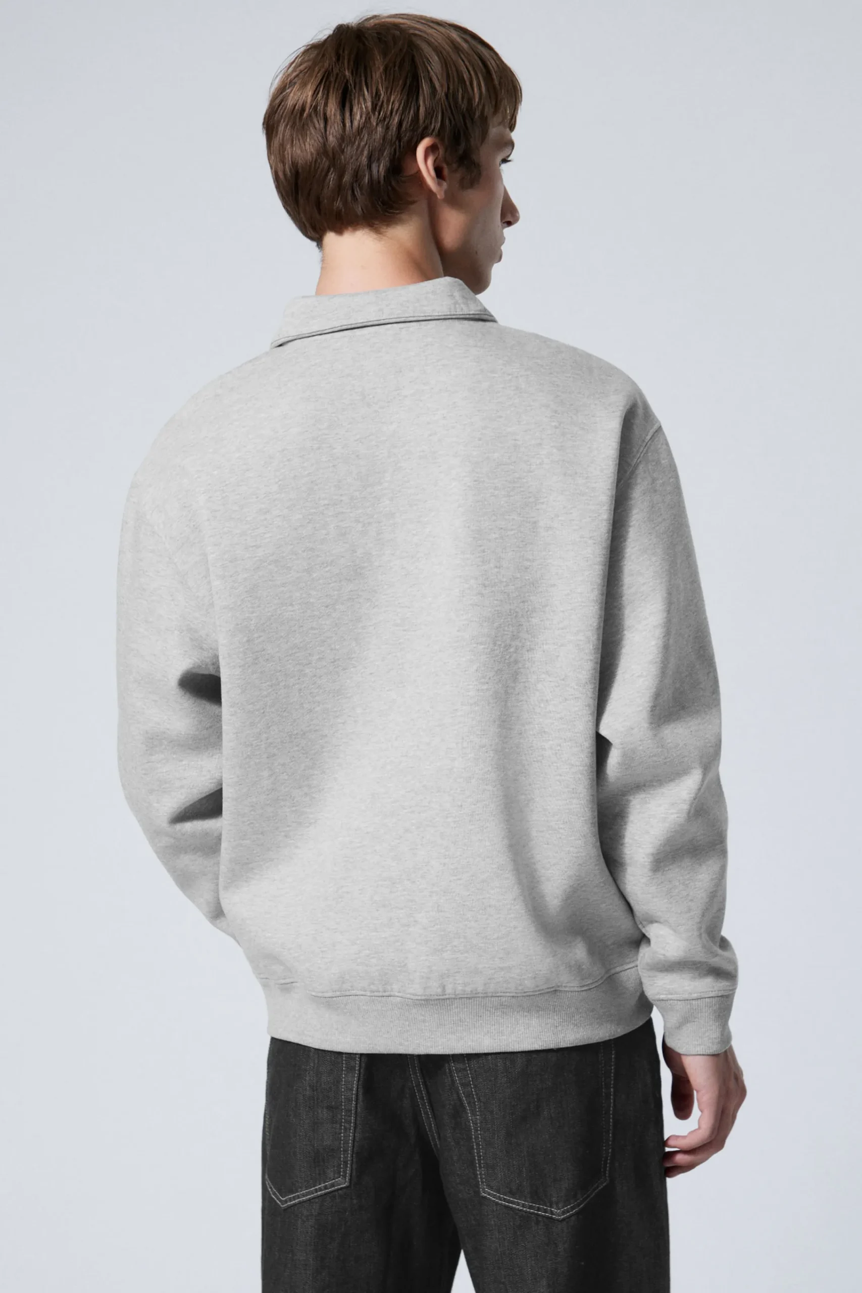 tung_avslappnad_halvzip_trja_3-3.webp Weekday Sweatshirts | Basplagg<TUNG AVSLAPPNAD HALV-ZIP TRÖJA