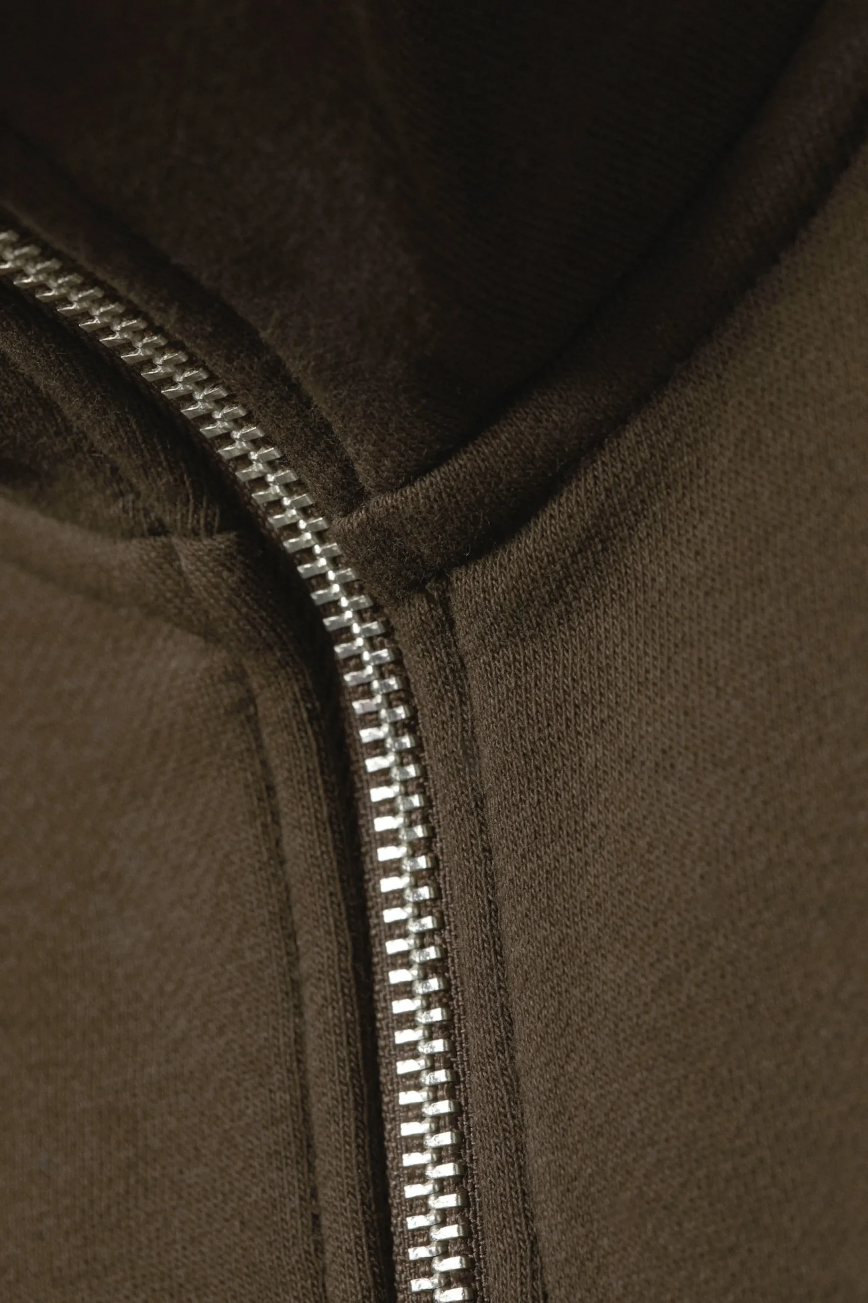 tung_avslappnad_halvzip_trja_4-1.webp Weekday Sweatshirts | Basplagg<TUNG AVSLAPPNAD HALV-ZIP TRÖJA