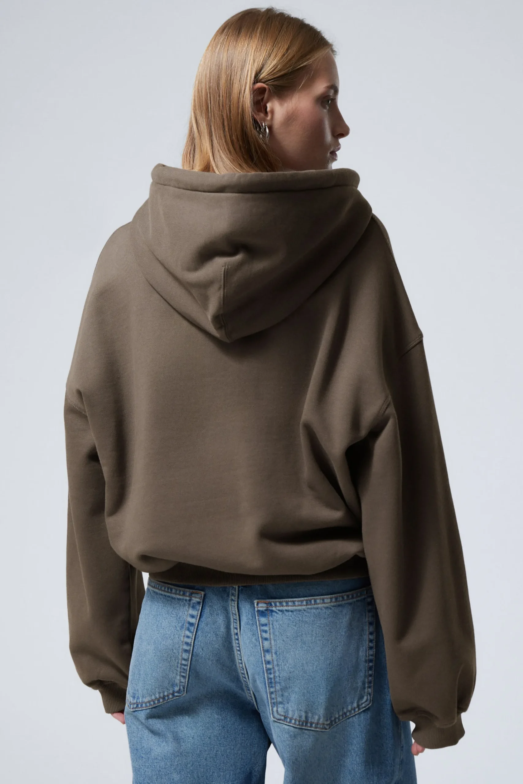 tung_ledig_hoodie_3-1.webp Weekday Hoodies | Basplagg<TUNG LEDIG HOODIE