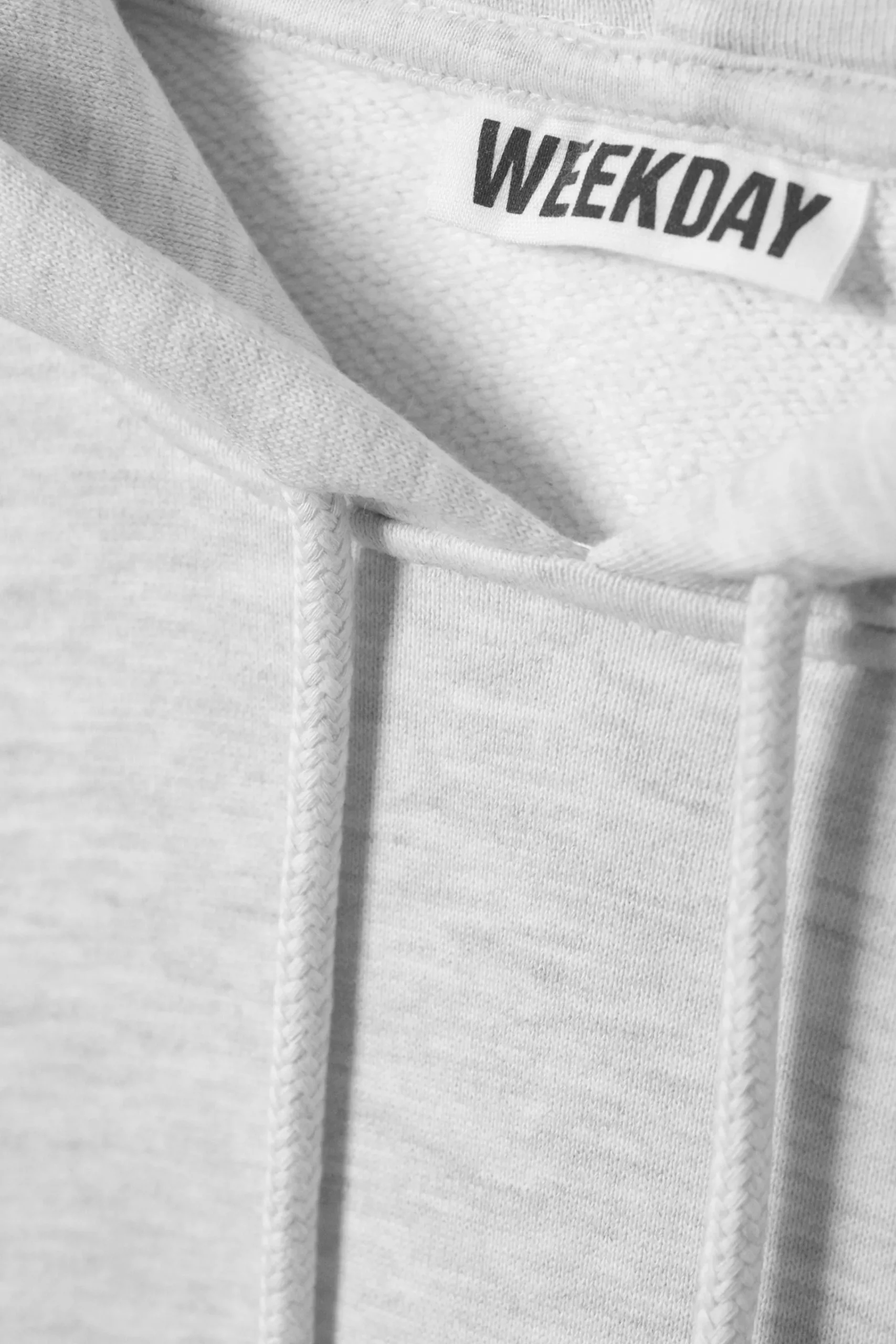 tung_ledig_hoodie_4.webp Weekday Hoodies | Basplagg<TUNG LEDIG HOODIE