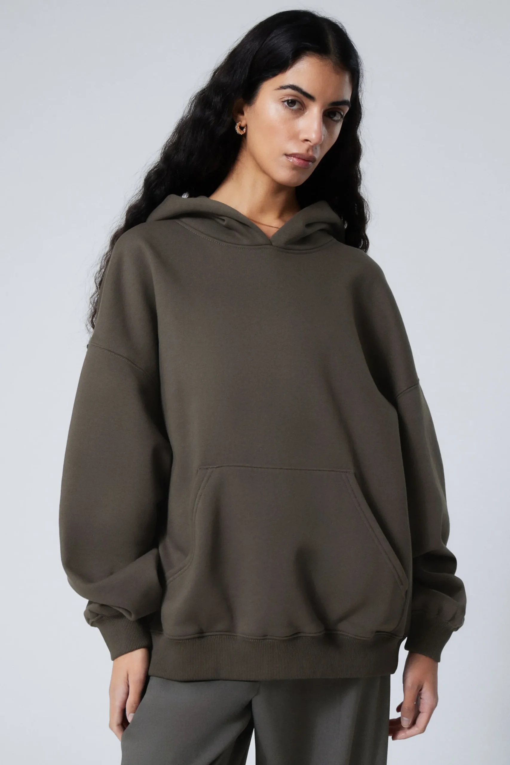 tung_oversized_hoodie_2-3.webp Weekday Hoodies | Basplagg<TUNG OVERSIZED HOODIE