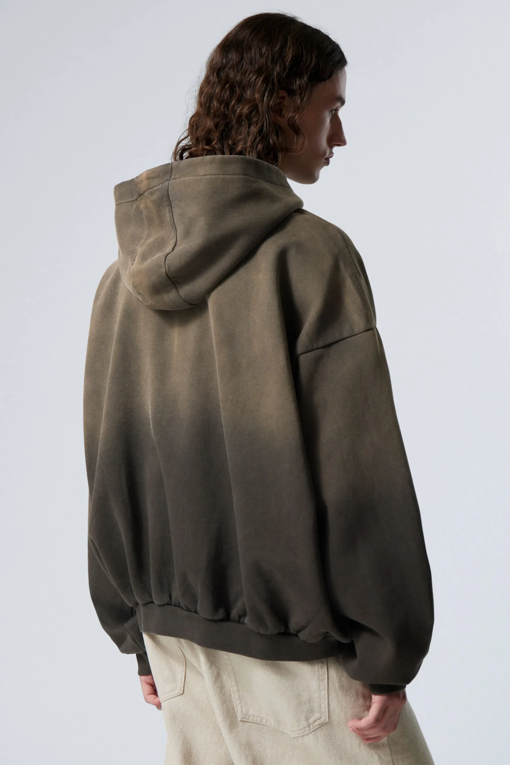 tung_oversized_hoodie_3-4.webp Weekday Hoodies<TUNG OVERSIZED HOODIE