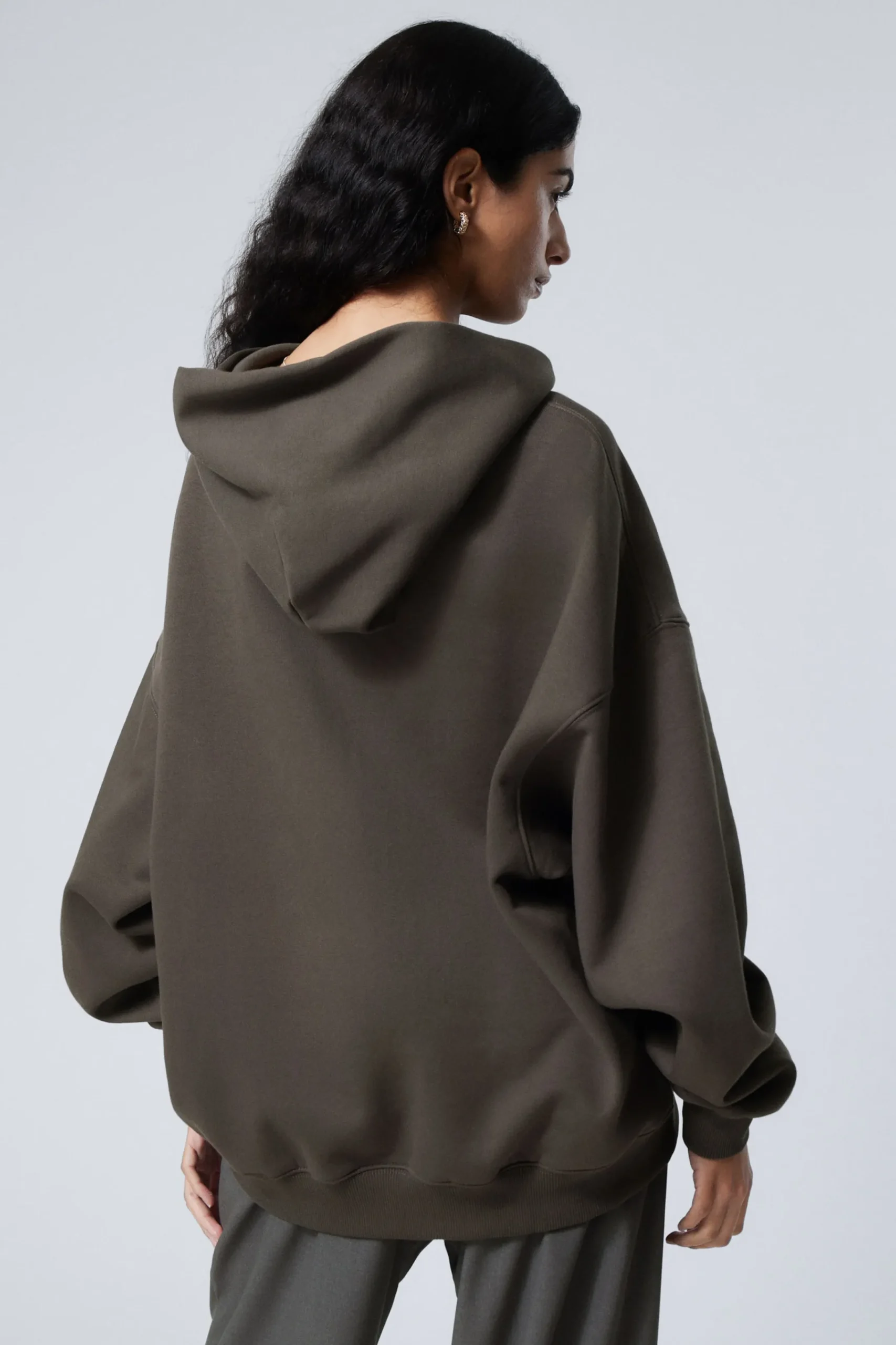 tung_oversized_hoodie_4-3.webp Weekday Hoodies | Basplagg<TUNG OVERSIZED HOODIE