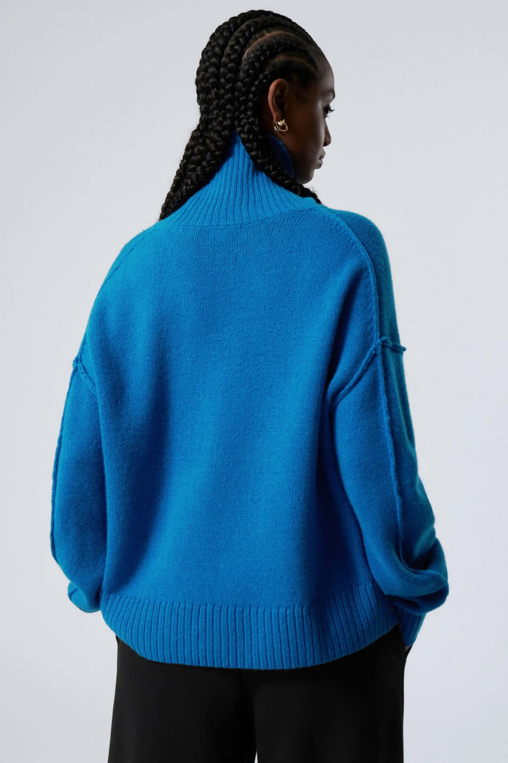 turtleneck_i_ull_3-1.webp Weekday Stickat<TURTLENECK I ULL
