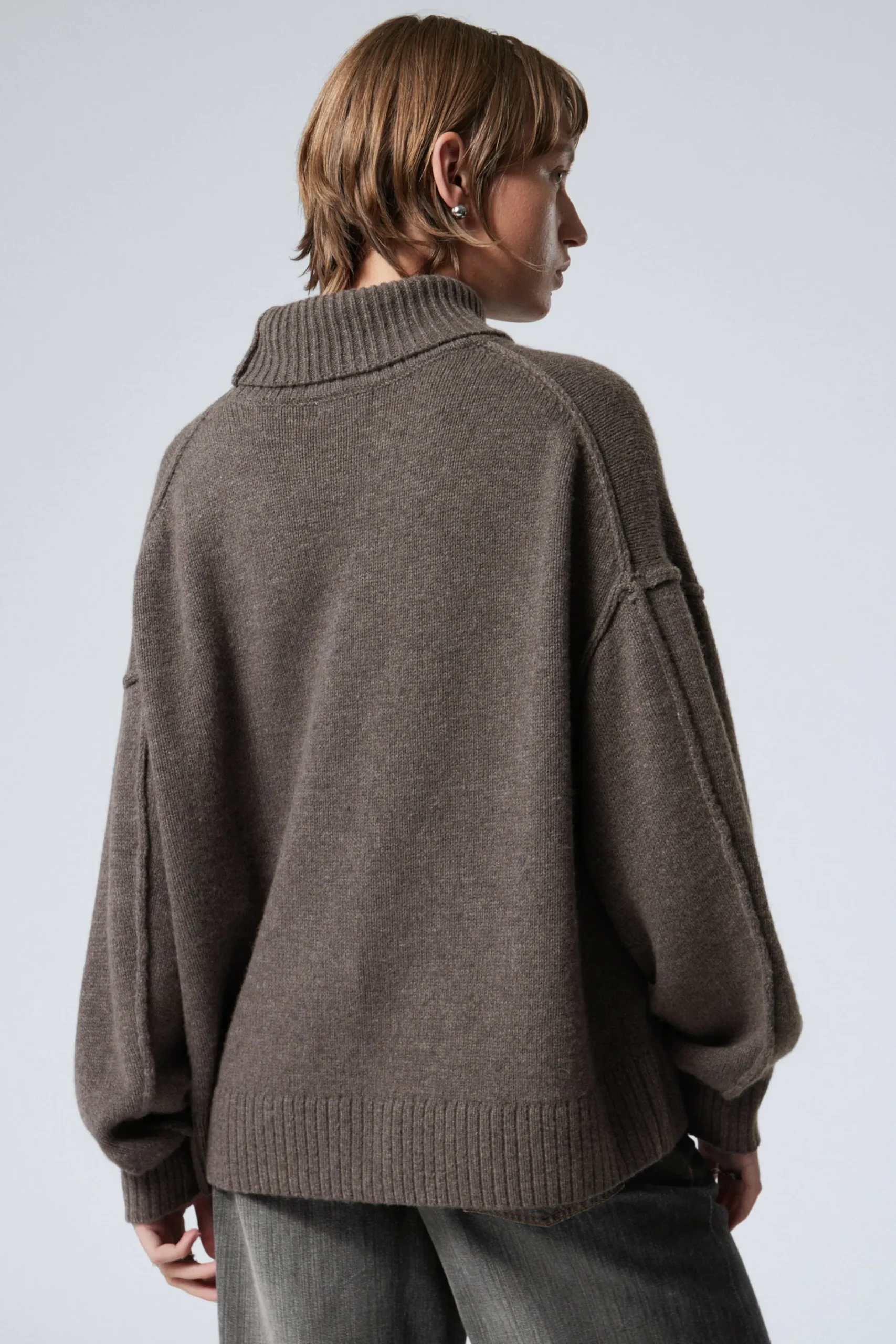 turtleneck_i_ull_3.webp Weekday Stickat<TURTLENECK I ULL