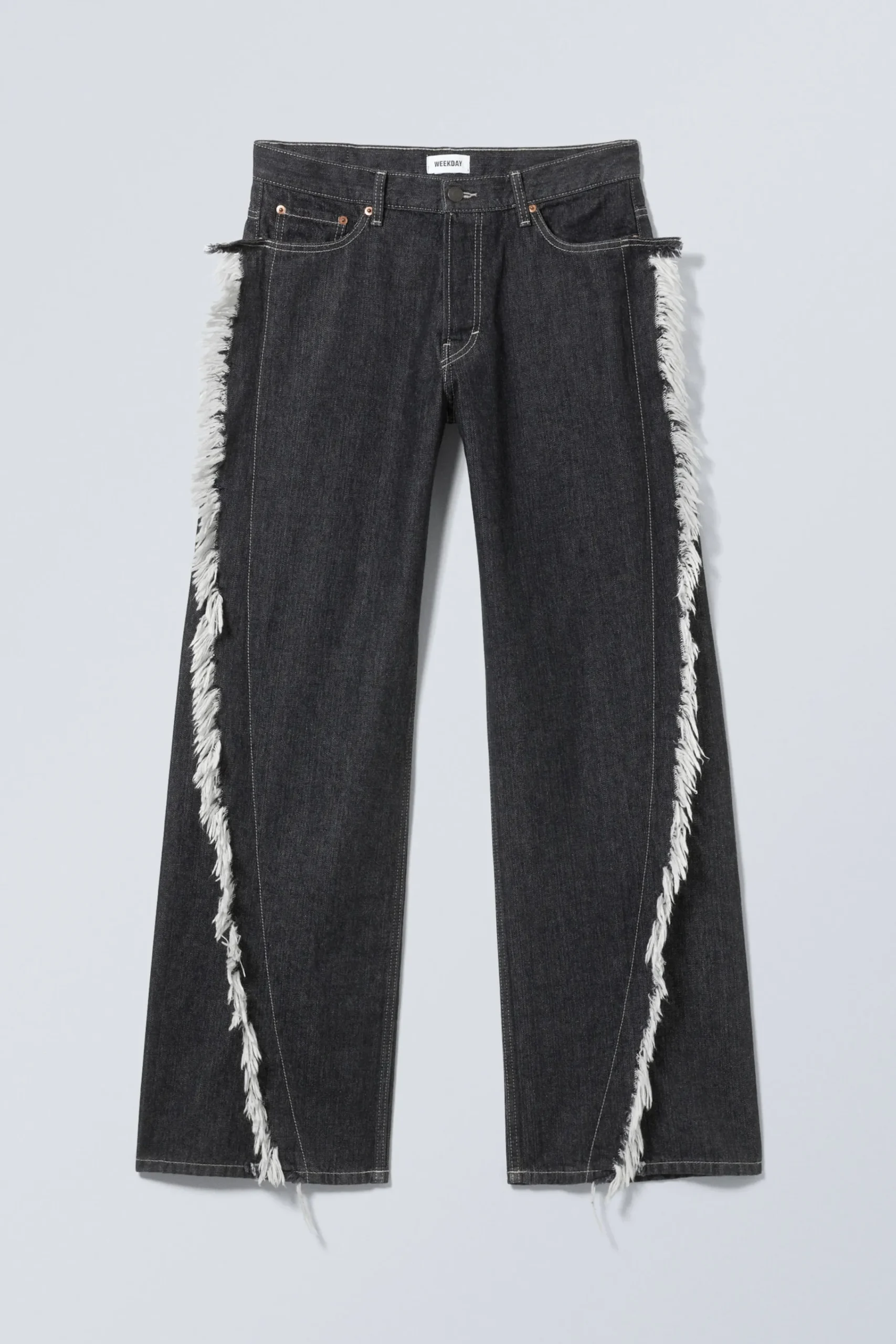 twist_avslappnade_fransiga_jeans_4.webp Weekday Jeans<TWIST AVSLAPPNADE FRANSIGA JEANS