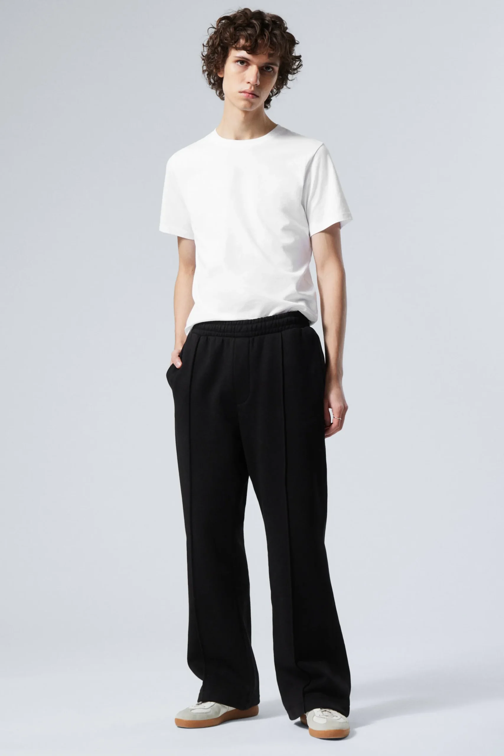 Weekday Byxor<UTSVÄNGD LEDIGA SWEATPANTS
