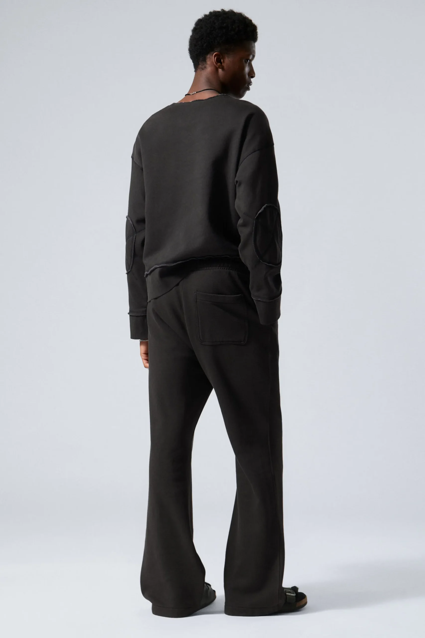 utsvngda_sweatpants_3.webp Weekday Byxor<UTSVÄNGDA SWEATPANTS